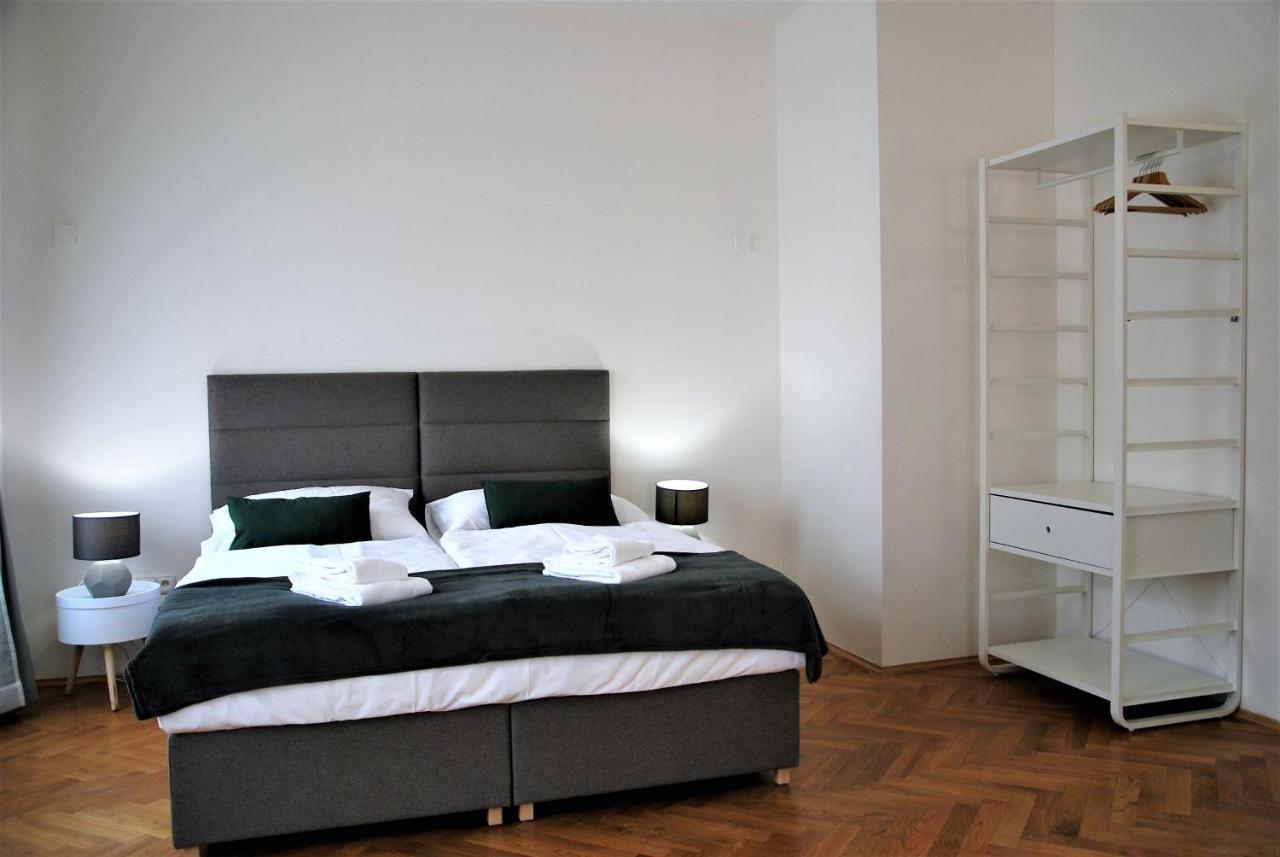 White Swan Boutique Apartments Prag Exterior foto