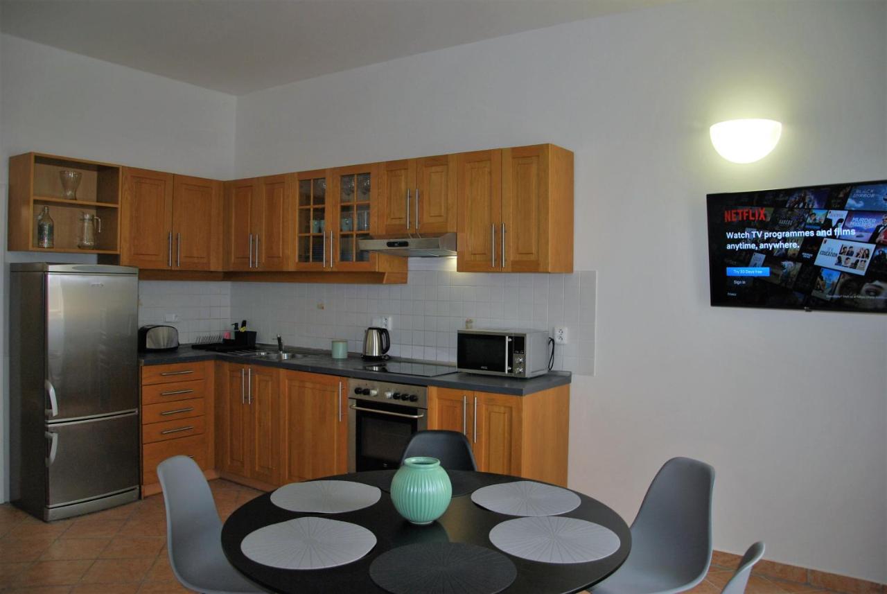 White Swan Boutique Apartments Prag Exterior foto