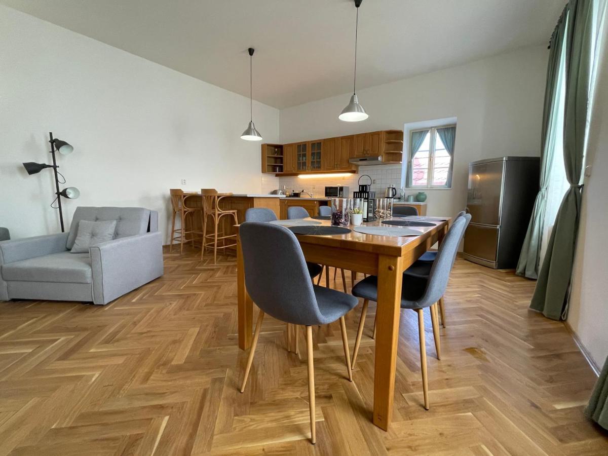 White Swan Boutique Apartments Prag Exterior foto