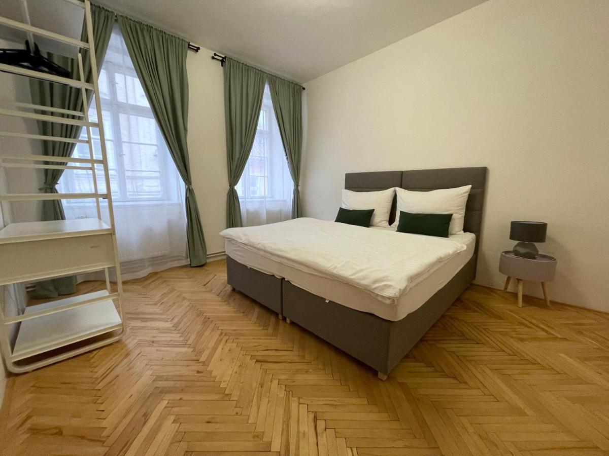 White Swan Boutique Apartments Prag Exterior foto